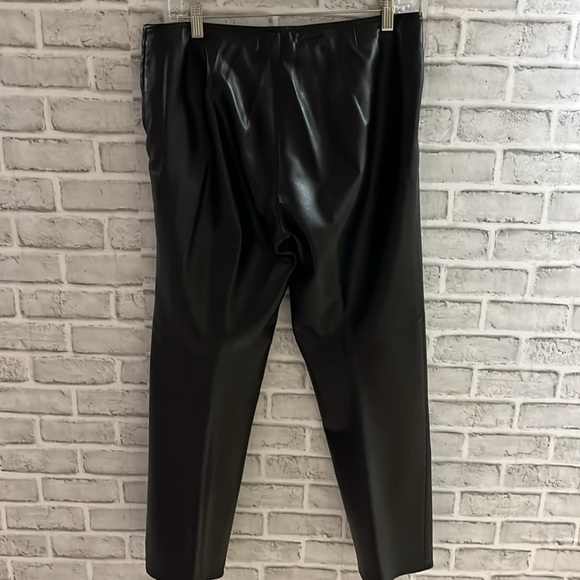 Danier women’s Vintage black Leather Pants, side zipper size 8 - Picture 6 of 9
